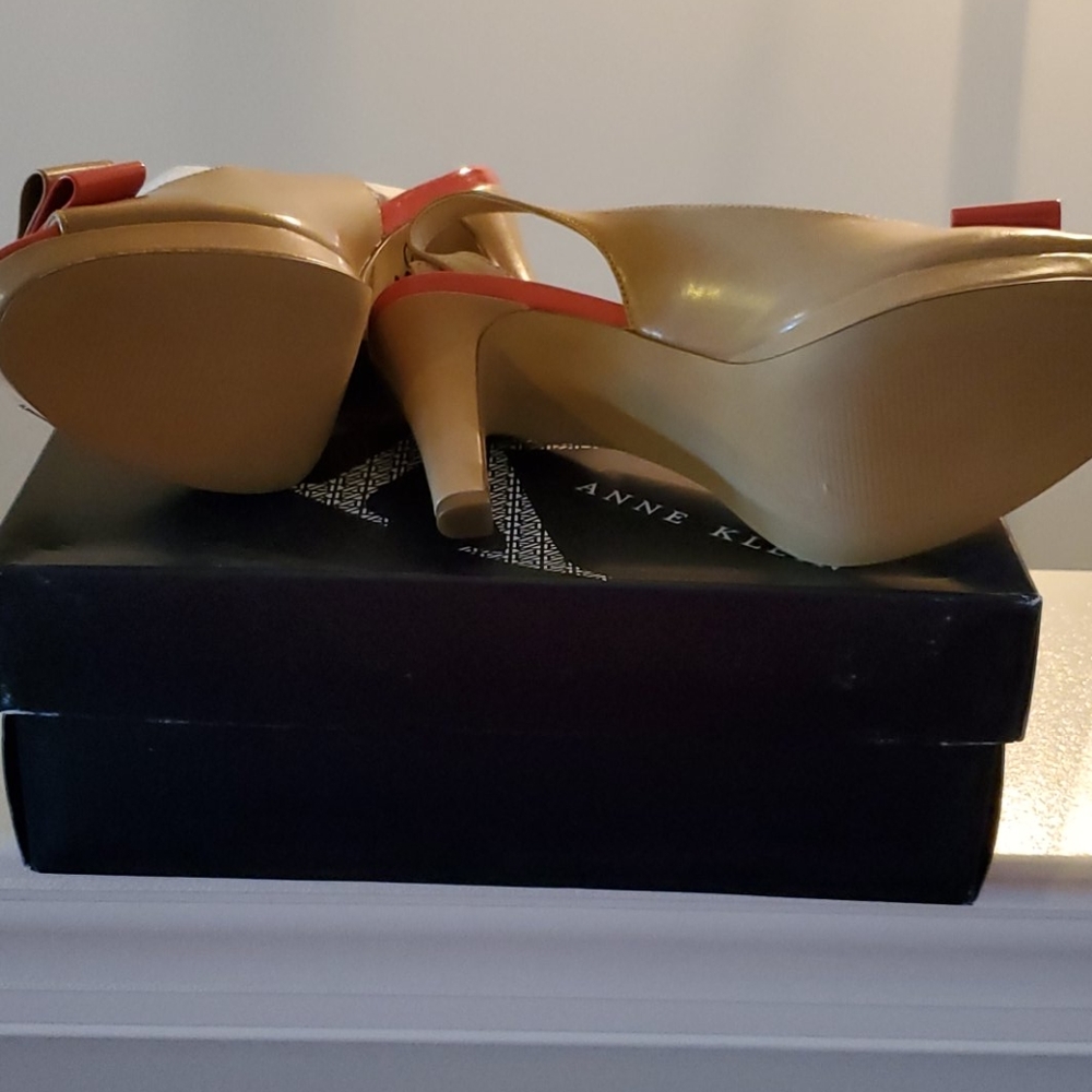Shoes - Picture 3 of 4